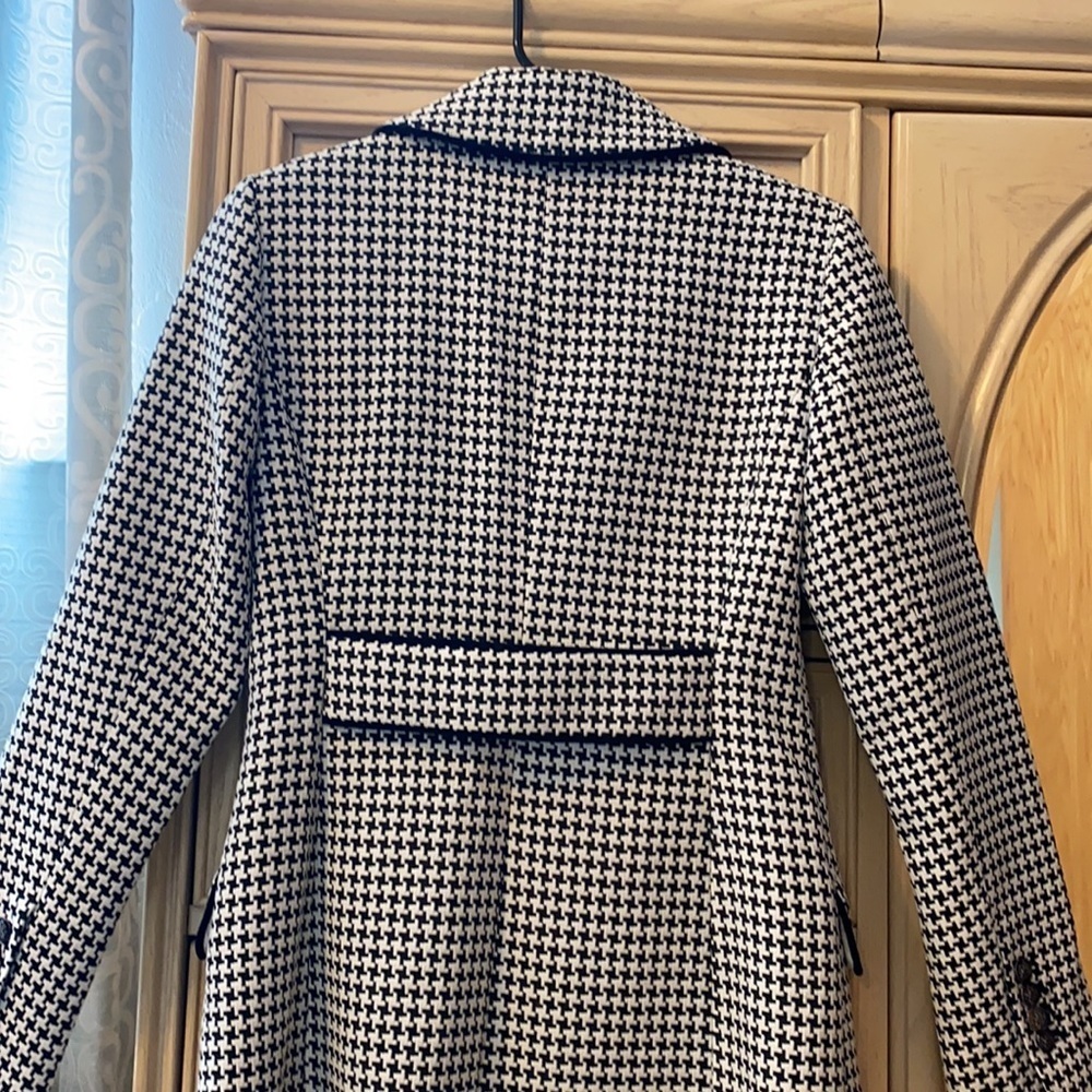 White House Black Market Houndstooth Coat - Picture 11 of 14